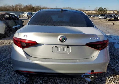2017 Alfa Romeo Giulia Q4 z USA, uszkodzony, nr VIN ZARFAEDN3H7545709
